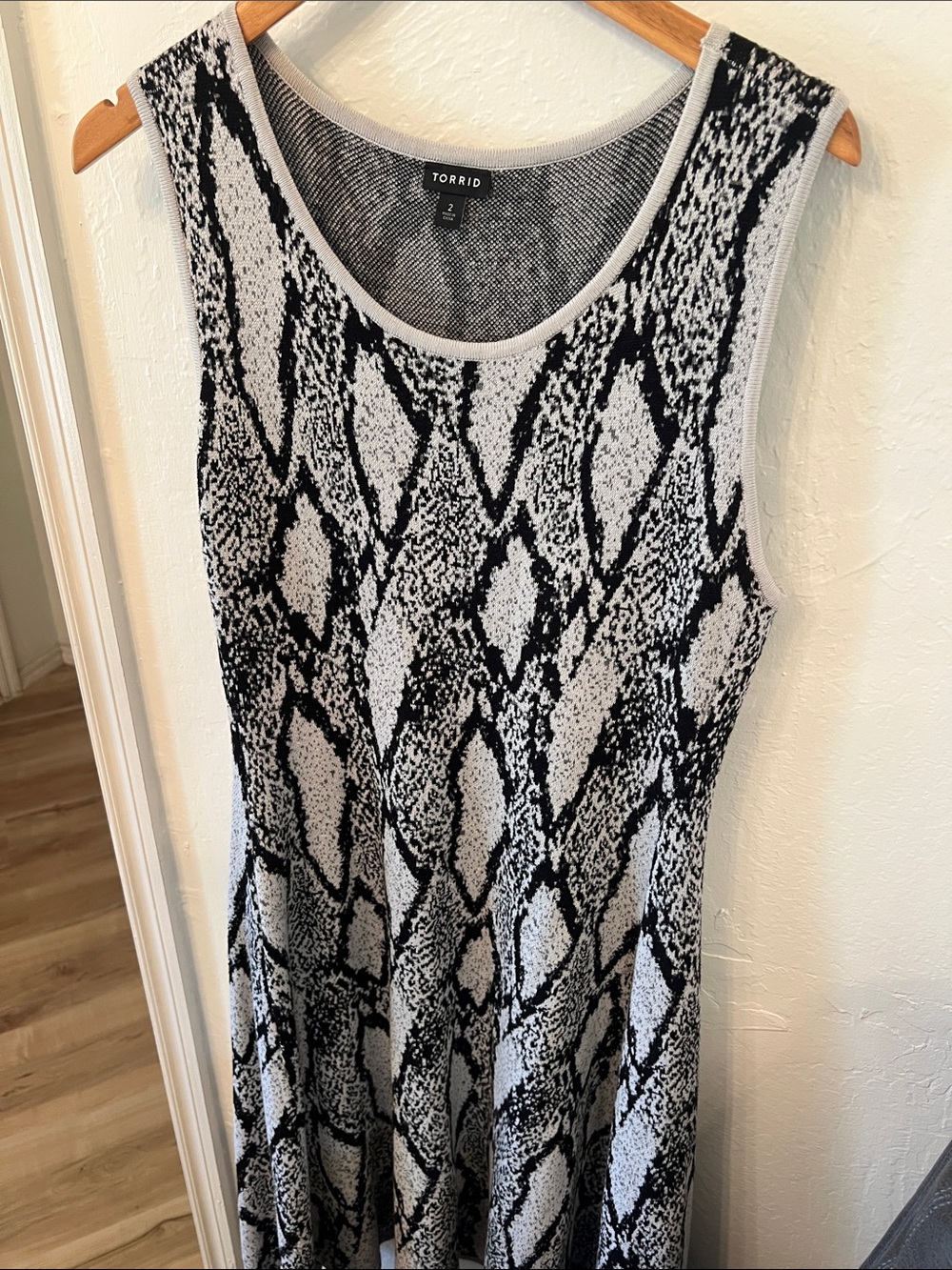 Torrid Formal Black & White Snake-Print Sleeveless Knit Dress size 2
